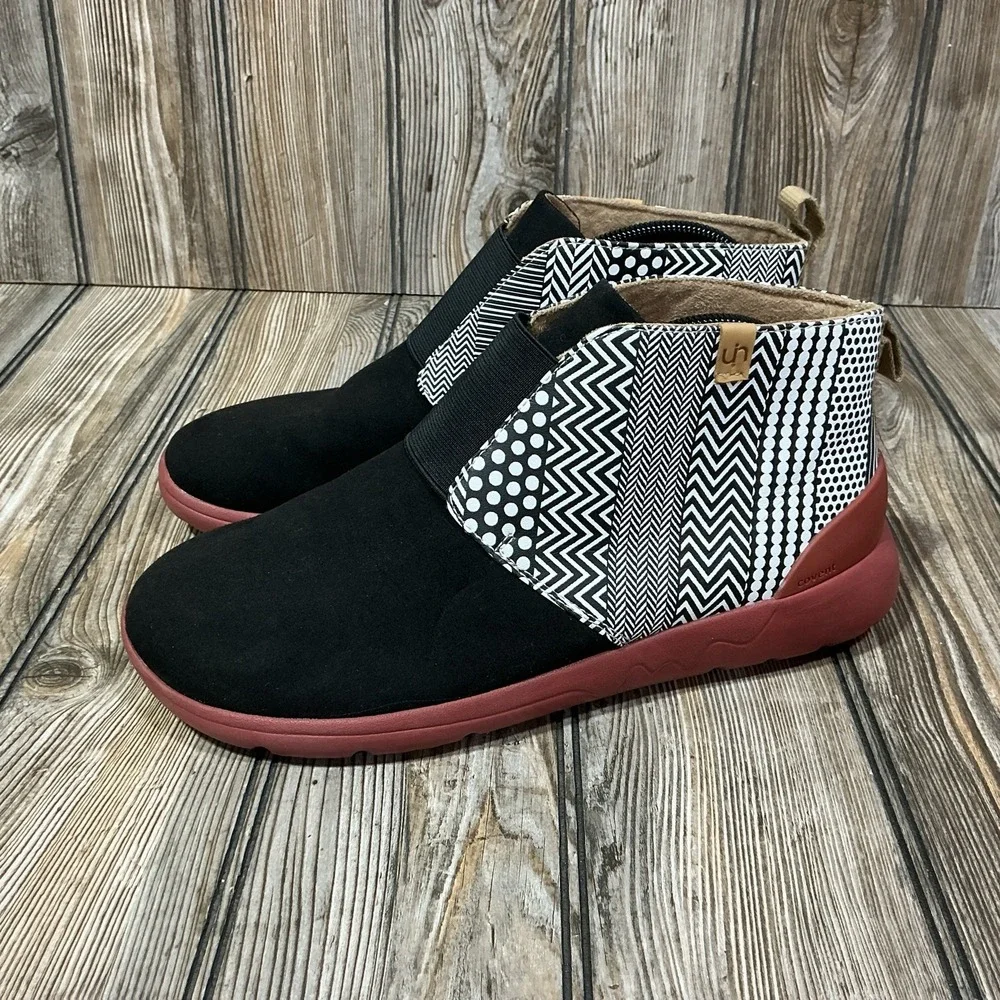 UIN rare boots